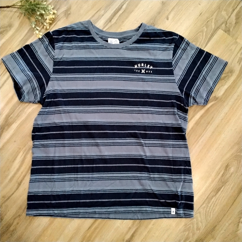 Men's Hurley Tee 🐟 EUC